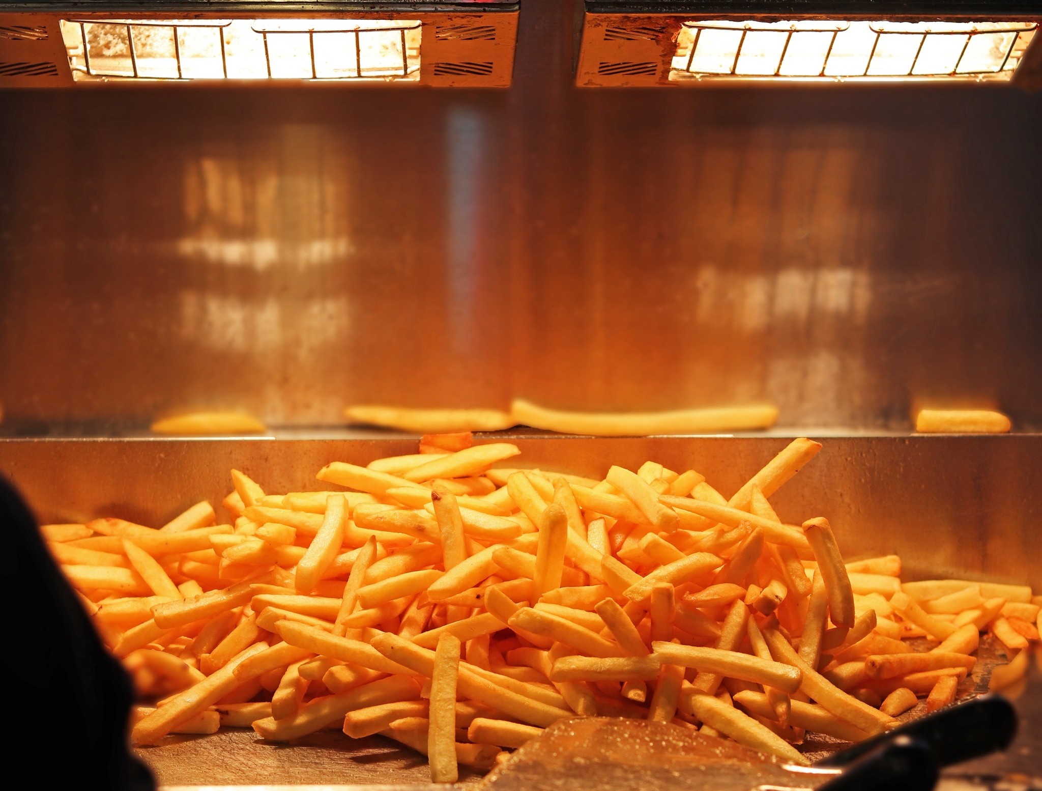 Seasoned hot chips in a serving basket